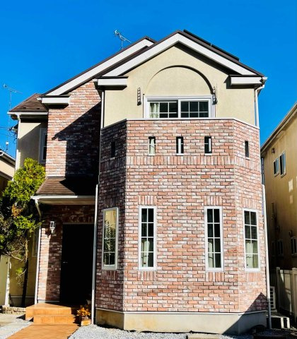 あきる野市草花　太陽光・オール電化付中古戸建の外観|お洒落な外観！太陽光・オール電化付！！