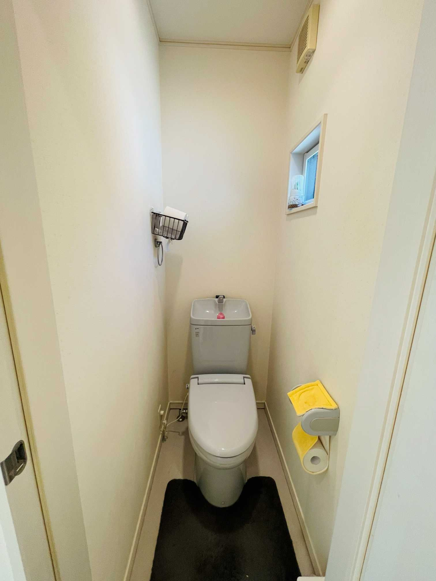 あきる野市草花　太陽光・オール電化付中古戸建のトイレ|2階トイレ