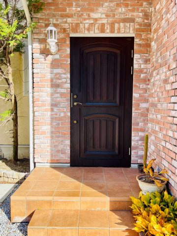 あきる野市草花　太陽光・オール電化付中古戸建のエントランス