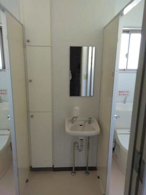 日置ビルの洗面所