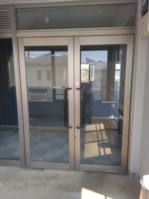 日置ビルのエントランス