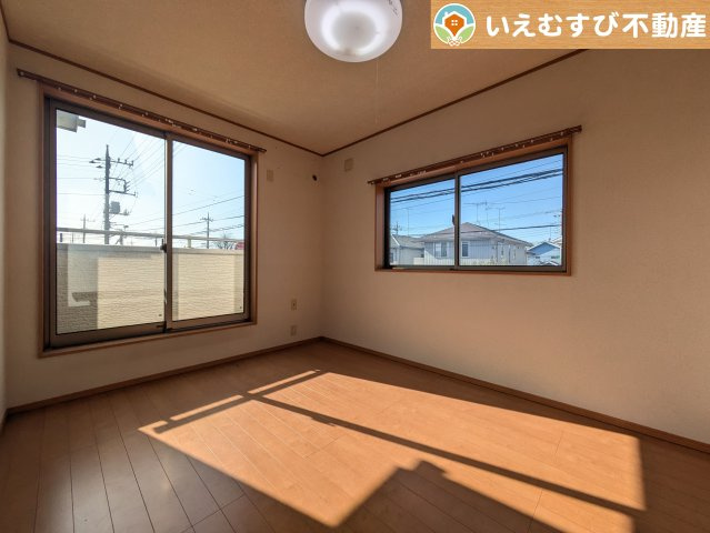 行田市持田　中古戸建の洋室