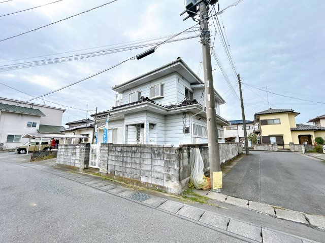 都賀町平川　中古戸建の前面道路含む現地写真