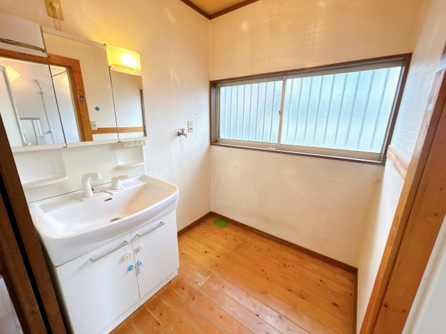 都賀町平川　中古戸建の独立洗面台