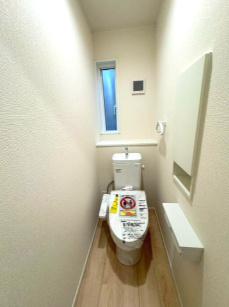 新築戸建　伊豆の国市三福第４　全３棟　２号棟のトイレ