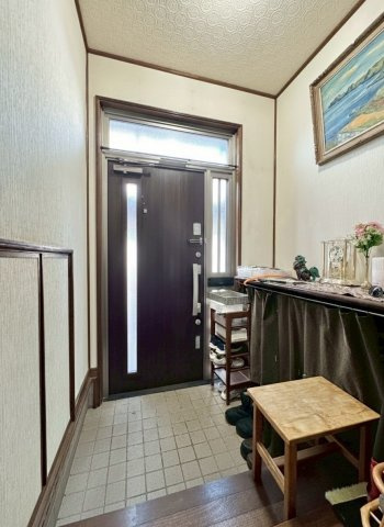 山の手1条9丁目戸建の玄関|奥行きのある土間がうれしい玄関♪