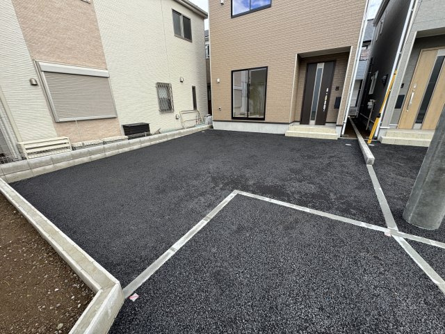 三郷市戸ケ崎３丁目新築戸建【戸ヶ崎小学校：5分】の駐車場|3号棟駐車スペース・並列2台駐車可