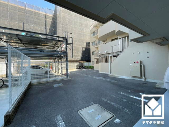 グランスイート醍醐駅前の駐車場