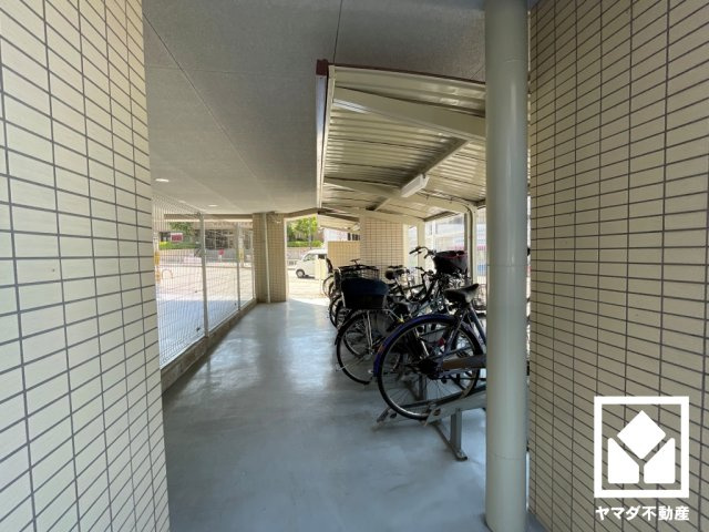 グランスイート醍醐駅前の駐輪場