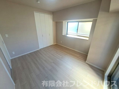 【洋室】 | ローレルコート楽々園 | 洋室1　約7帖を北側から撮影しました