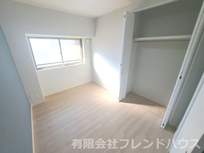 【洋室】 | ローレルコート楽々園 | 洋室3　約5帖です