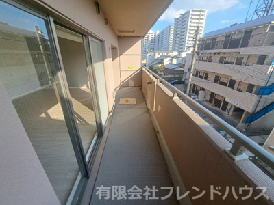【バルコニー】 | ローレルコート楽々園 | 南側のバルコニーです