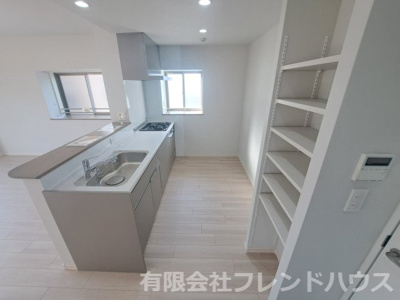 【収納】 | ローレルコート楽々園 | 嬉しいキッチン周りの収納です