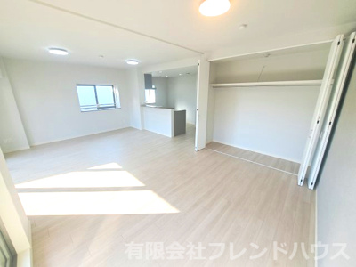 【居間・リビング】 | ローレルコート楽々園 | 約21.4LDKです