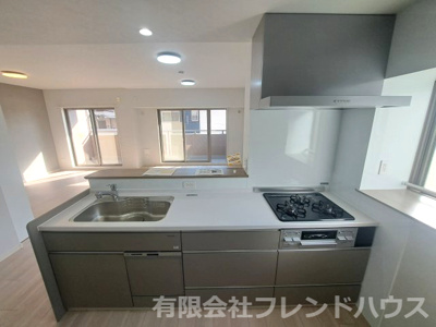 【キッチン】 | ローレルコート楽々園 | 対面キッチンです