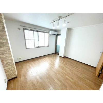 【居間・リビング】 | グレイス8 | 広々7.6帖2面採光♪