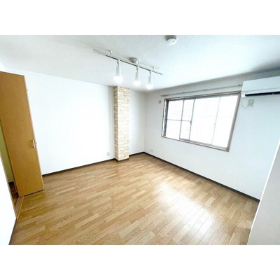 【寝室】 | グレイス8 | 落ち着いた色合いのフローリングタイプ♪