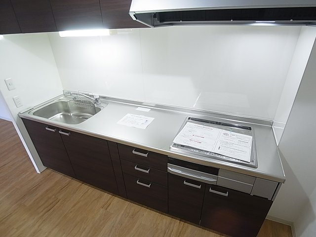 ポートピアプラザＦ棟のキッチン|システムキッチン、ＩＨ２口コンログリル付き