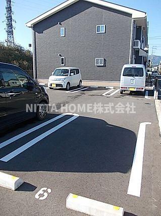 ソレイユⅡの駐車場|敷地内に駐車場も完備♪