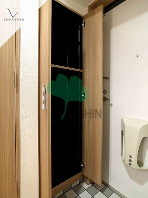 【玄関】 | ロイヤルリバービュー | 下駄箱もしっかりついてます！