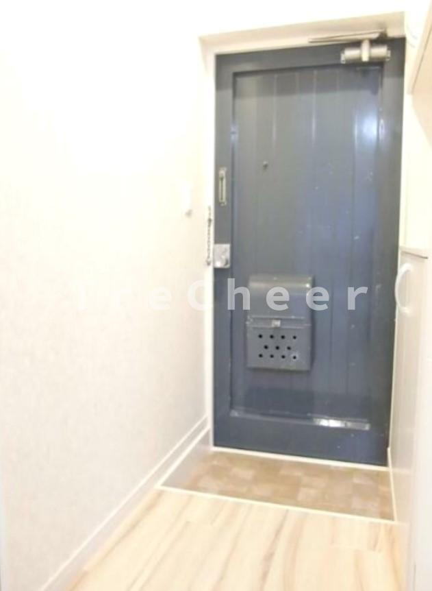 左り山新弥嘉ハイツの玄関