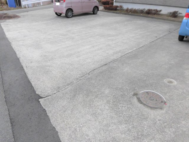 パークメゾン曽根の駐車場