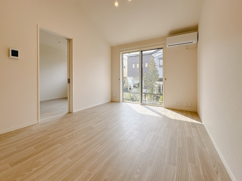 KAMULA 南の内装|ゆったり過ごせる居間です