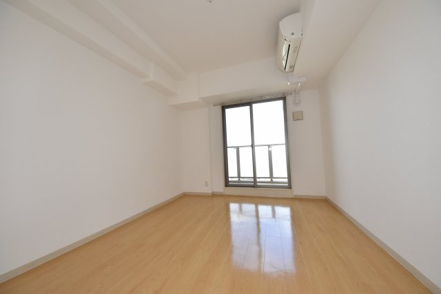 クローバービュー上本町の居間・リビング|洋室もきれいです！