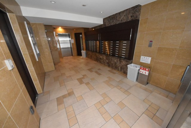 クローバービュー上本町のエントランス|豪華できれいなエントランスが迎えてくれます！