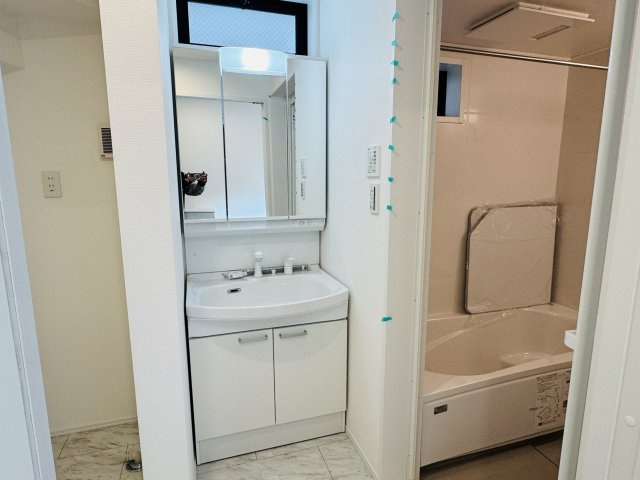 八王子市　散田町　新築一戸建て　１期の脱衣所|～窓付きで明るい洗面所　換気もしやすいです～