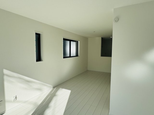 八王子市　散田町　新築一戸建て　１期の居間・リビング|～2階15.5帖のLDK　プライバシー性に優れた2階リビングです～