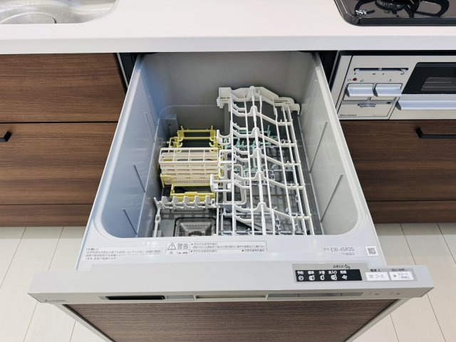 八王子市　散田町　新築一戸建て　１期のキッチン|～食洗機付き　食事後の食器洗いはお任せ、家族でゆっくりとくつろげます～