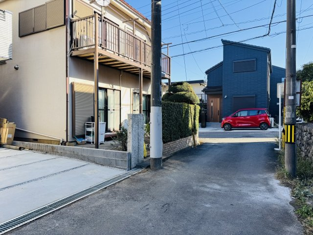 八王子市　散田町　新築一戸建て　１期の前面道路含む現地写真|～南側4ｍ公道に面しています～