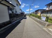 盛岡市つつじヶ丘5-56の前面道路含む現地写真