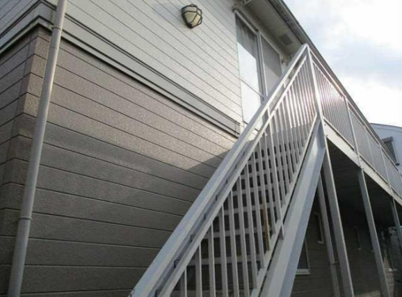 川崎市多摩区南生田６丁目のアパートのエントランス