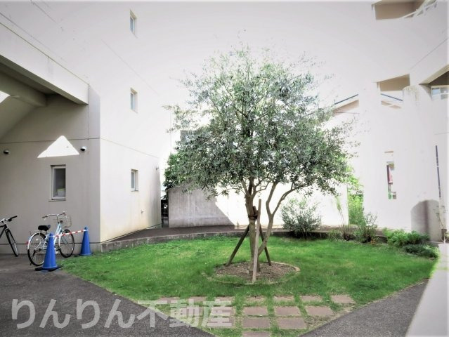 【ロビー】 | メゾンオレンジ3A.B | 毎日通るロビーはこのようになっています
