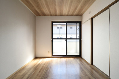 【居間・リビング】 | ロイヤルガーデン子安 E