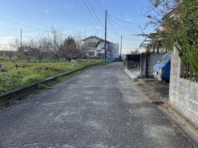 大網白里市永田中古戸建の前面道路含む現地写真