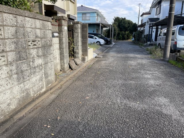 大網白里市永田中古戸建の前面道路含む現地写真