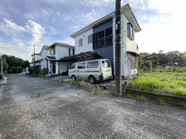 大網白里市永田中古戸建の前面道路含む現地写真
