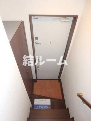 練馬区桜台４丁目のアパートの玄関