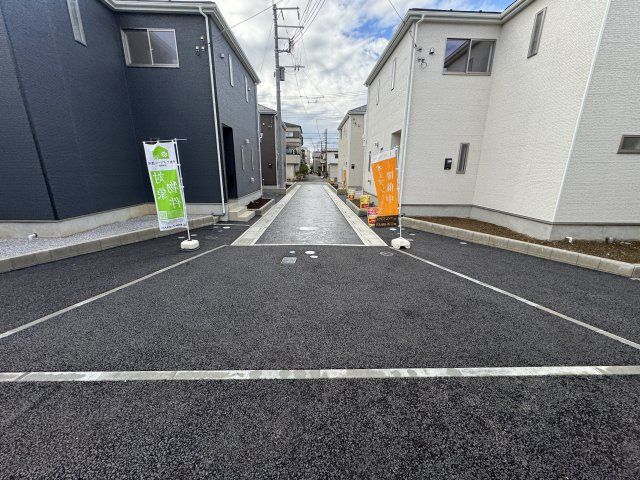 三郷市戸ケ崎３丁目新築戸建【戸ヶ崎小学校：5分】の前面道路含む現地写真|南西側前面道路