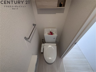 落ち着いた色調のトイレです