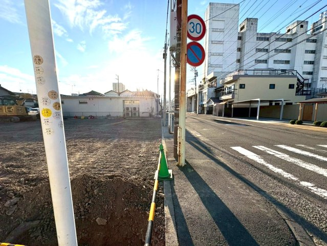 売土地　静岡市葵区末広町　全３区画　１号地の前面道路含む現地写真