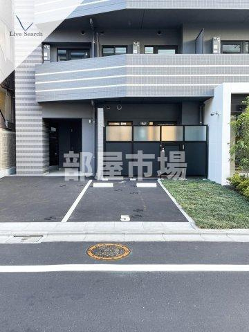 コンフォリア日暮里の駐車場