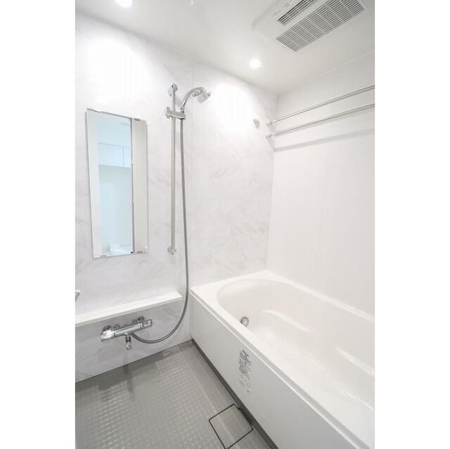 コンフォリア日暮里の浴室