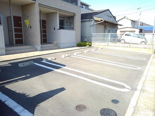 ウィスタリアⅡの駐車場