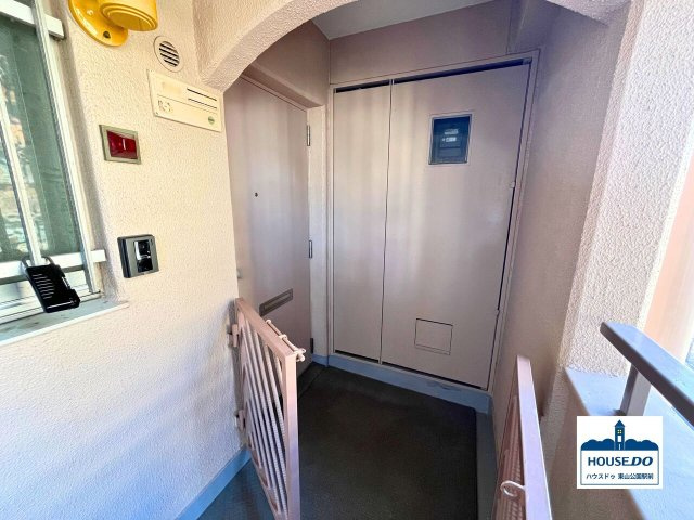 名古屋市中区富士見町の中古マンションのその他共用部分|玄関ポーチがあるのでプライベート感がありますね