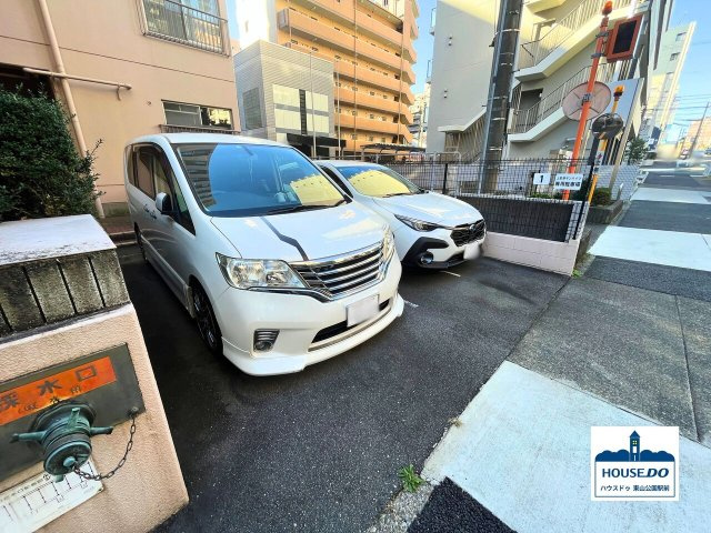 名古屋市中区富士見町の中古マンションの駐車場|敷地内にある平面駐車場