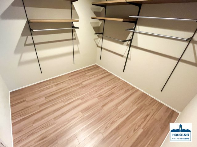 【オーナーチェンジ】丸美シャトー大須　中区大須２丁目の設備|南西側洋室と接している3.5帖の納戸です
こういうスペースは嬉しいですね！